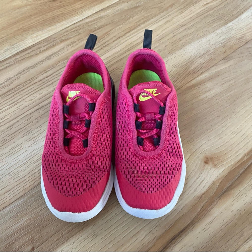 NIKE AIR MAX MOTION 2 TDE SNEAKERS